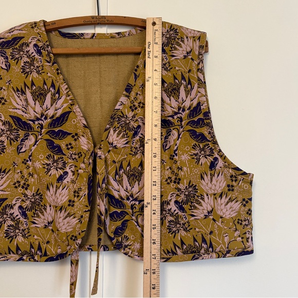 Reversible Quilted Tie-Front Vest - Picture 11 of 12